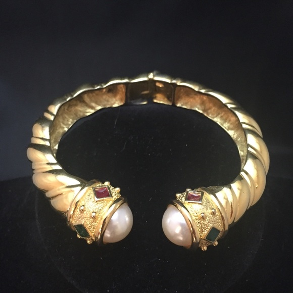 Joan Rivers Jewelry - Vintage Joan Rivers Cabochon Hinge Bracelet